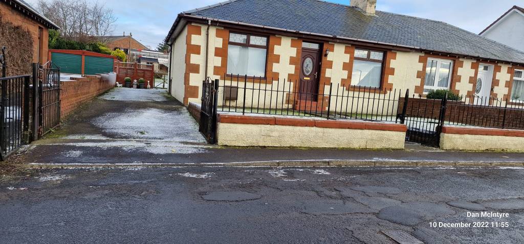 A bungalow with its drive way